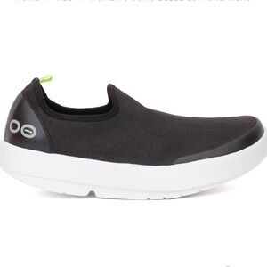 OOFOS Black OOMG EEZEE Low Sneakers Size 9